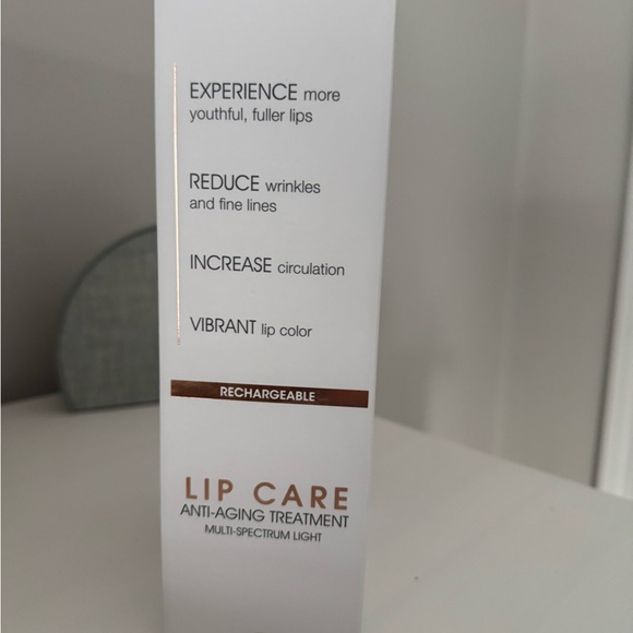 Light Therapy Lip Care Anti-Aging Treatment - Picture 6 of 9